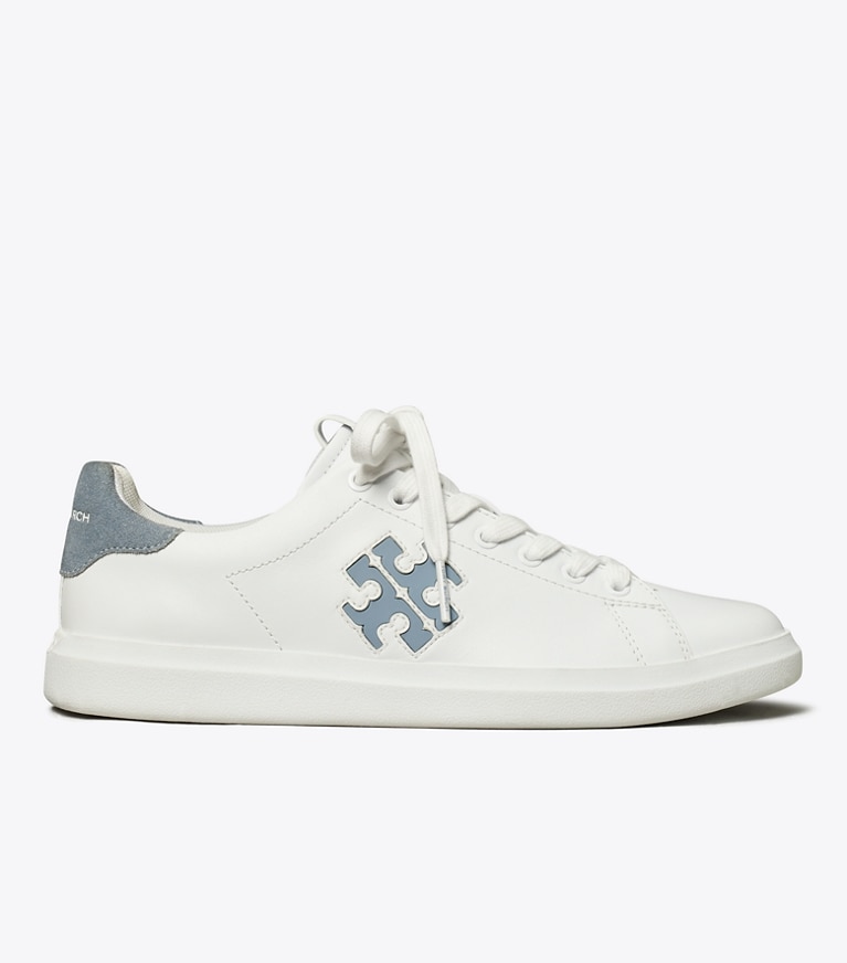 Tory Burch designer スニーカー ダブルT ハウエル コートスニーカー in TITANIUM WHITE / ARIA BLUE angle