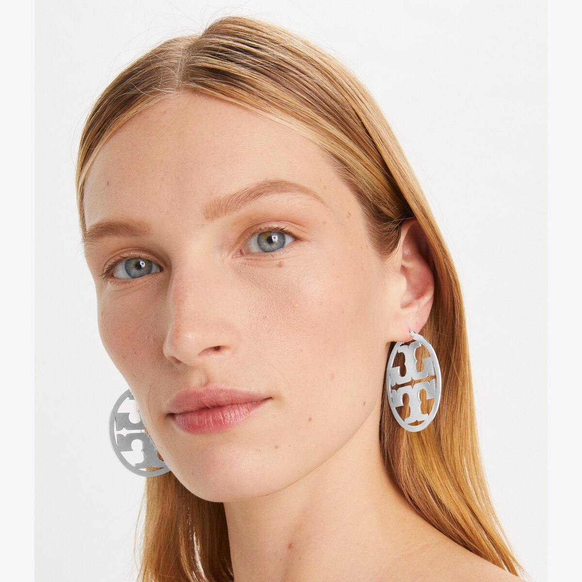 TORY BURCH Sunglasses, case & goldtone round hoop earrings set Icon Pavé Triple Hoop Earrings: Women main image 2