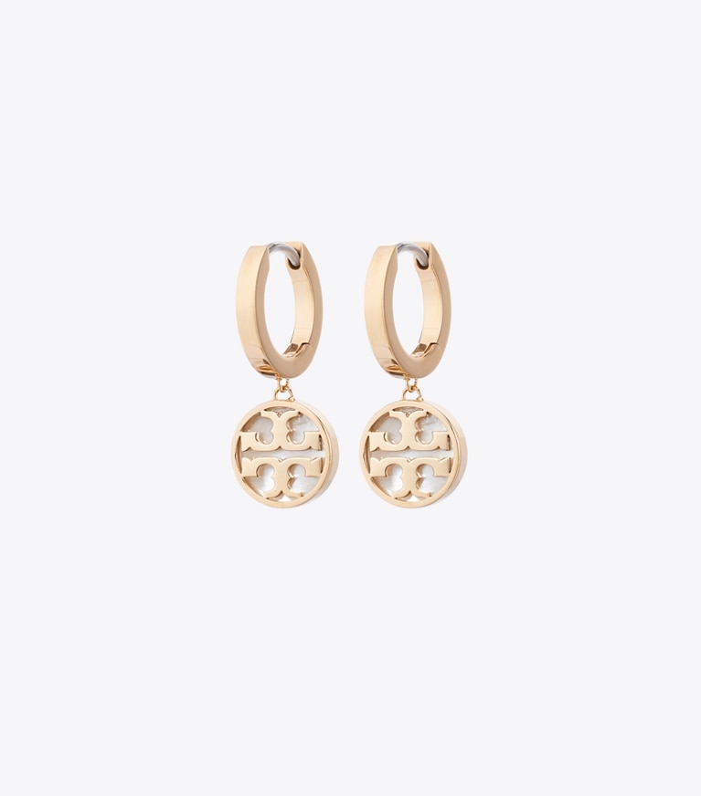 Tory Burch designer イヤリング＆ピアス アイコン ハギー フープピアス in Tory Gold / Mother of Pearl ディテール