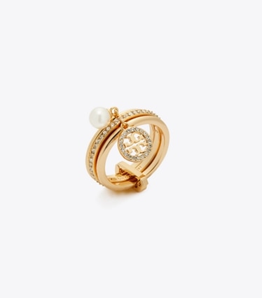 Tory Burch designer リング アイコン パヴェ チャーム リング in Tory Gold / Crystal / Pearl angle