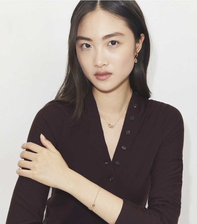 Tory Burch designer bracelets Icon Pavé Interlocking Chain Bracelet in Tory Gold / Crystal accessory on model