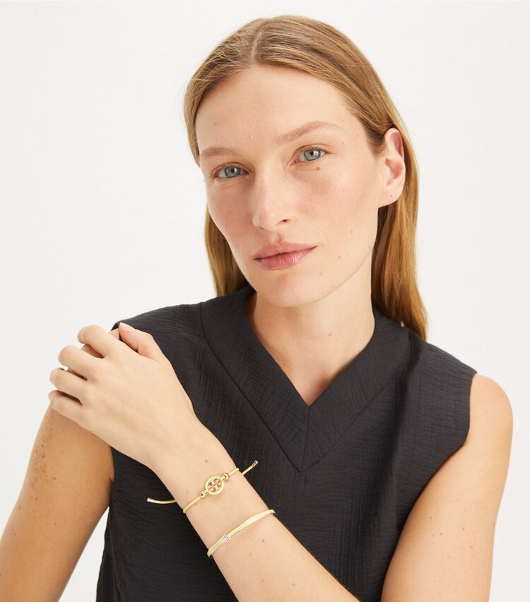 Tory Burch designer armbänder Icon Slider Bracelet in Tory Gold / Frozen Zest additional on model