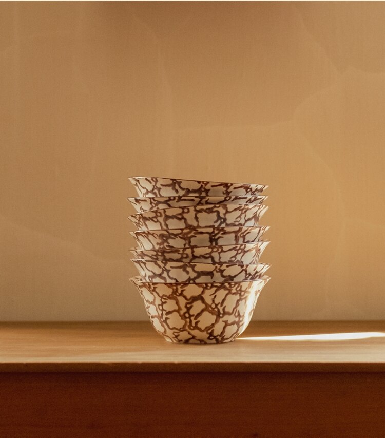 Tory Burch designer servizio da tavola Insalatiera piccola con spugnature, set da quattro in Smoke Ring editorial