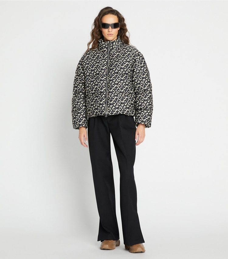 Tory Sport designer mäntel Jacquard-Daunenjacke mit T-Monogramm in Prismatic T Monogram Small modell von vorn