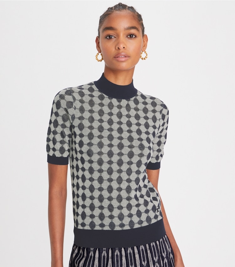 Tory Burch designer セーター ジャカードニット モックネック in Tory Navy / French Cream on model detail