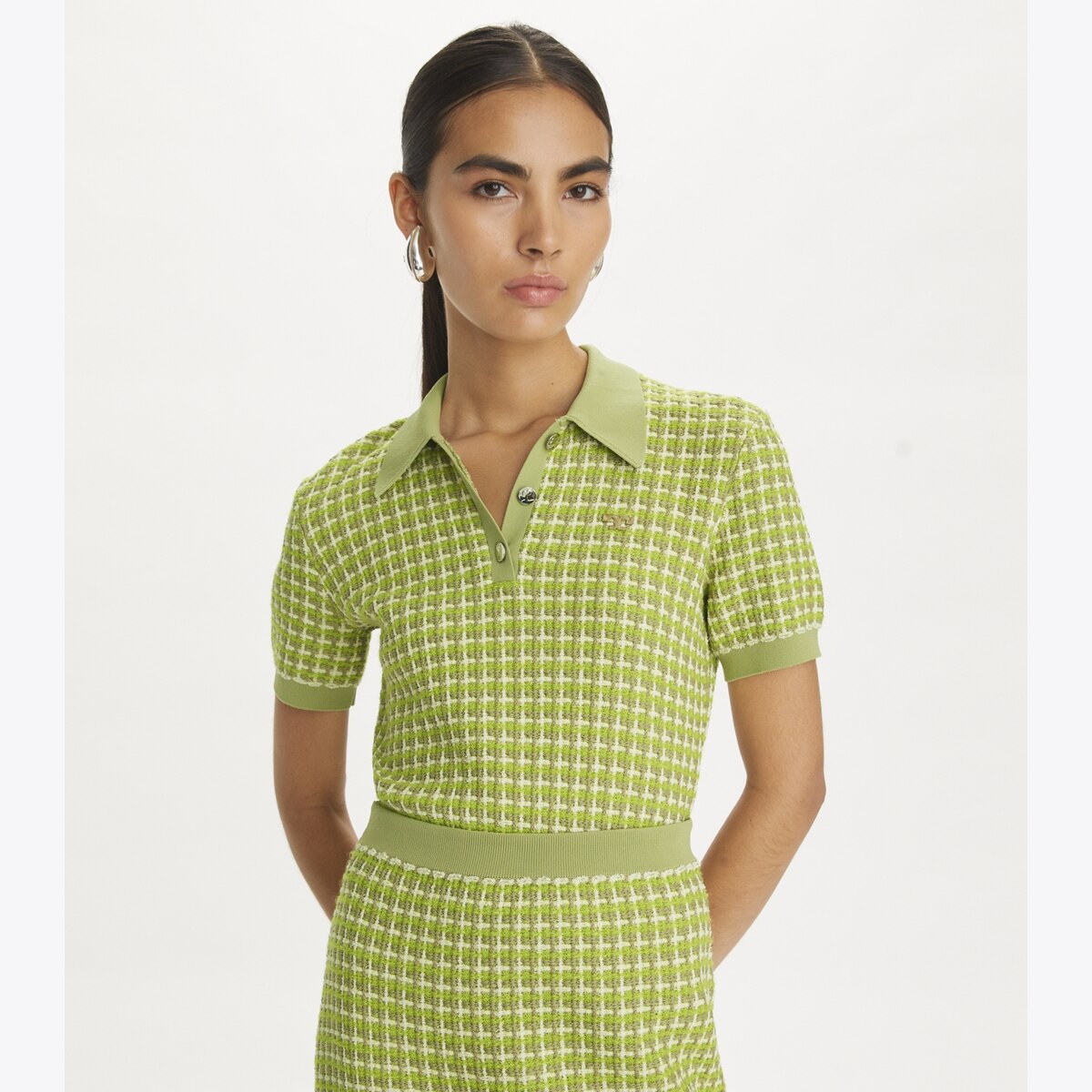 jacquard-polo-on-model-detail.