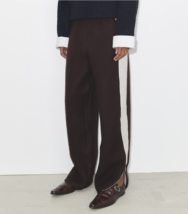 Tory Burch designer ボトムス カラーブロック ウール スウェットパンツ in Mocha / Ivory front