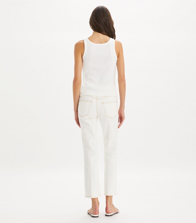 Tory Burch diseñador prendas inferiores Jean acampanado recortado en White Chalk Wash parte posterior en modelo