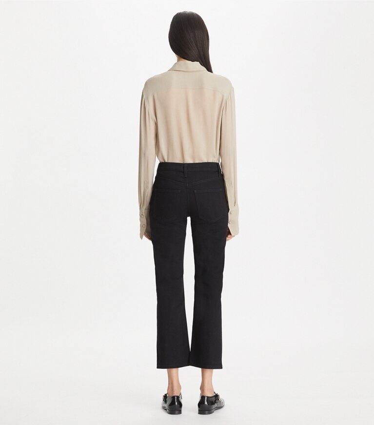 Tory Burch designer bas Jean coupe 7/8 légèrement évasé in Black Rinse Wash front