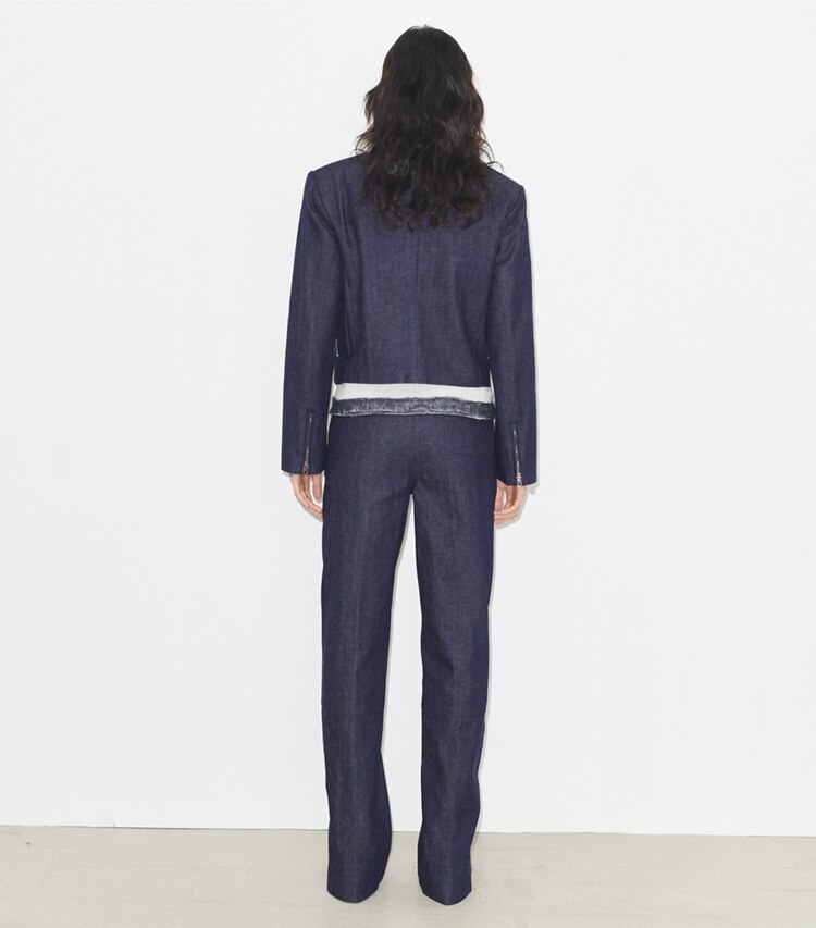 Tory Burch diseñador prendas de abajo Jean de algodón con cremallera en el tobillo en Raw/Unwashed parte posterior en modelo