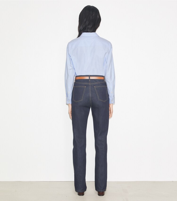 Tory Burch diseñador prendas inferiores Jean de denim de pierna recta en Raw/Unwashed parte posterior en modelo