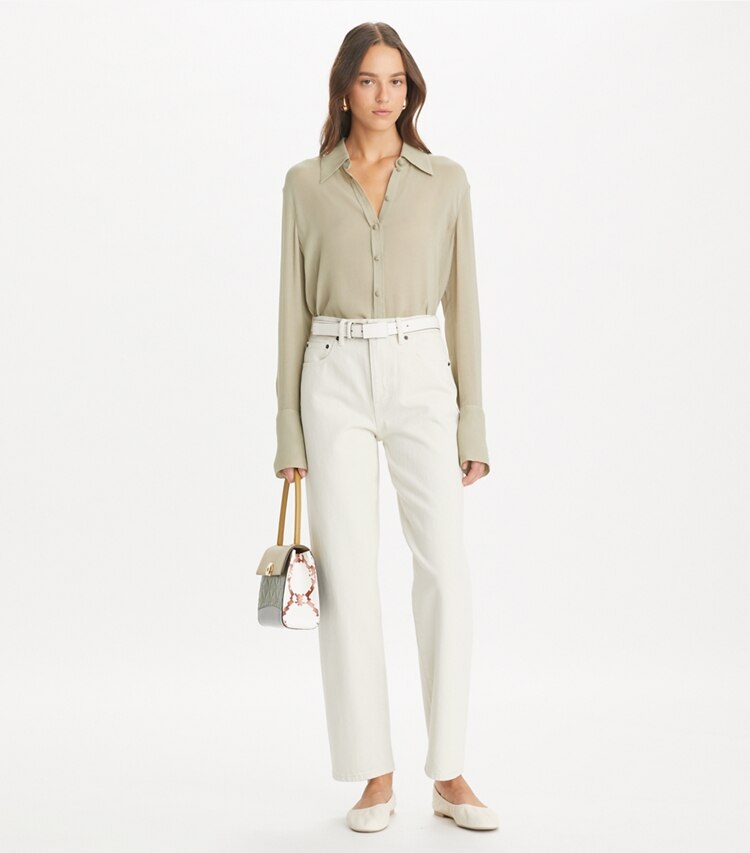 Tory Burch designer bas Jean Slim in Soft Oatmeal sur mannequin, devant
