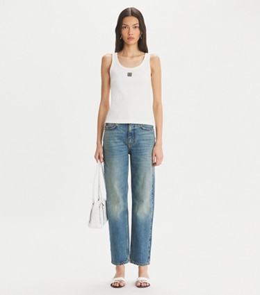 Tory Burch designer pantaloni Jeans a gamba ampia con taglio diritto in Classic Vintage Blue Wash parte anteriore su modella