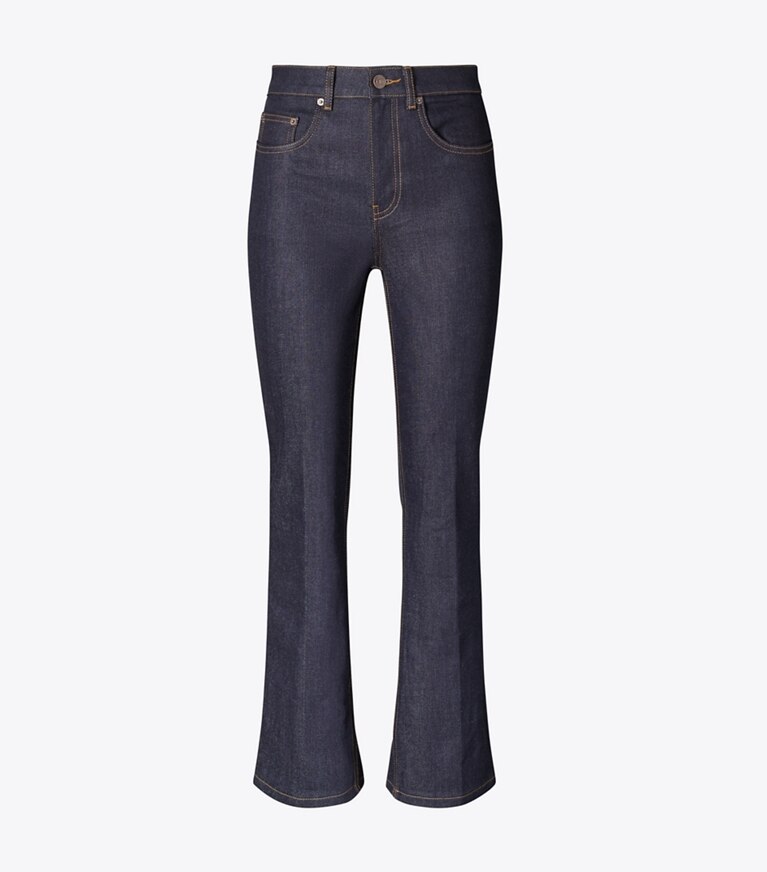 Tory Burch diseñador prendas inferiores Jeans acampanados recortados en Raw/Unwashed frente