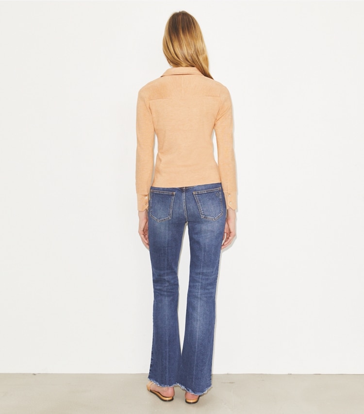 Tory Burch designer pantaloni Jeans bootcut in Dark Vintage Wash on model back