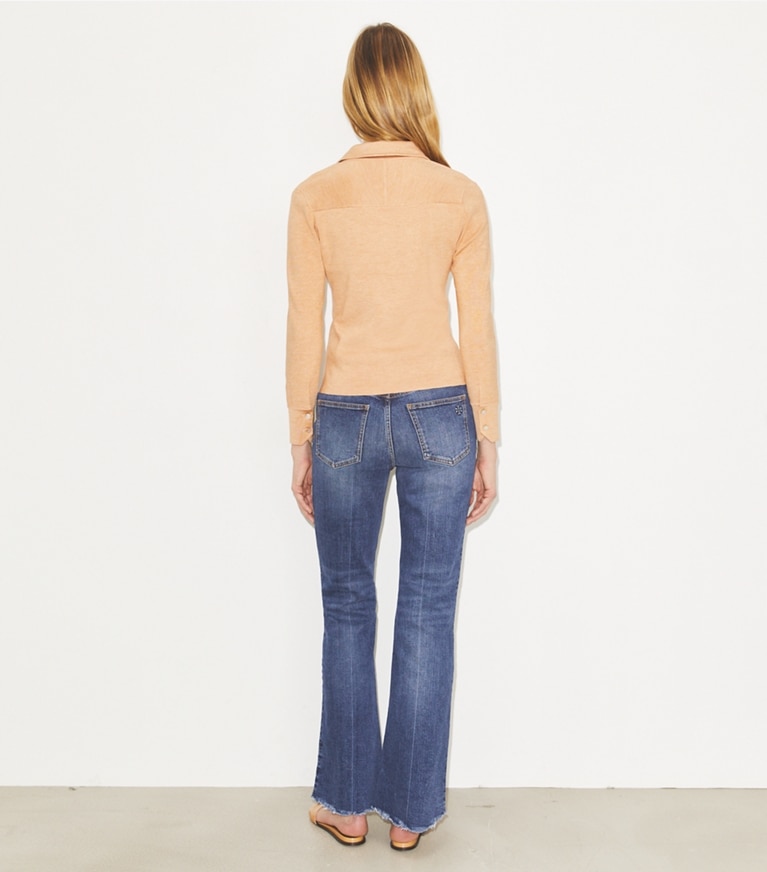 Tory Burch designer pantaloni Jeans bootcut in Dark Vintage Wash on model back