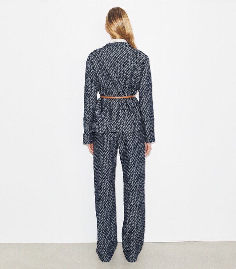 Tory Burch diseñador prendas inferiores Jeans de pierna recta en T Link Stone Wash parte posterior en modelo
