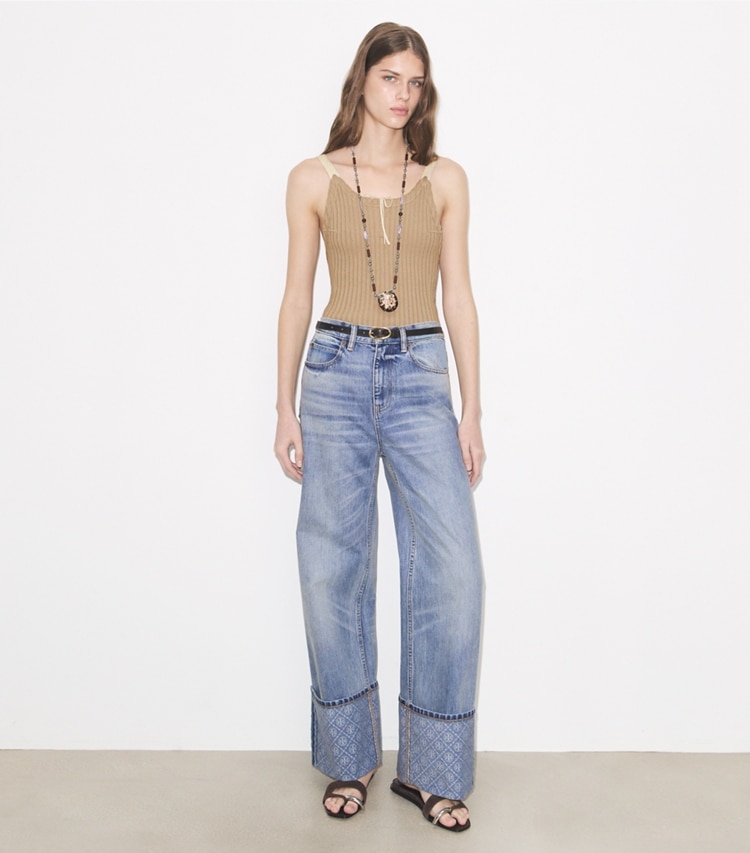 Tory Burch designer unterteile Jeans mit kontrastierenden Beinabschlüssen und gerade geschnittenem Bein in Light Vintage Wash modell von vorn