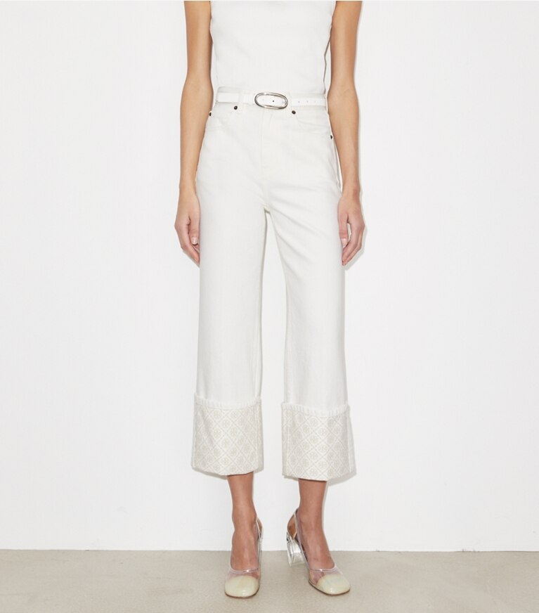 Tory Burch diseñador prendas inferiores Jeans recortados con puño en contraste con monograma en T en White detalle en modelo