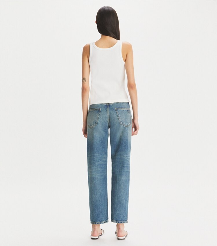 Tory Burch diseñador prendas inferiores Jeans rectos de pierna ancha en Classic Vintage Blue Wash parte posterior en modelo