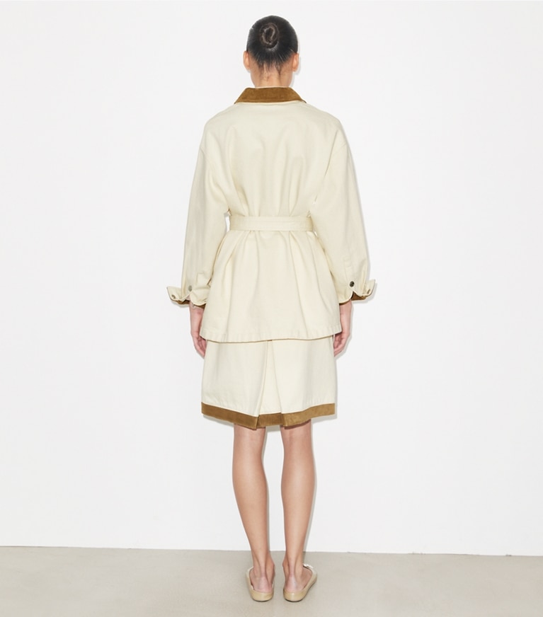 Tory Burch designer jacken Jeansjacke mit Knöpfen in Beige on model back