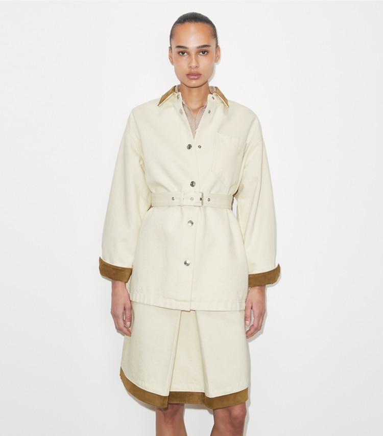 Tory Burch designer jacken Jeansjacke mit Knöpfen in Beige on model detail