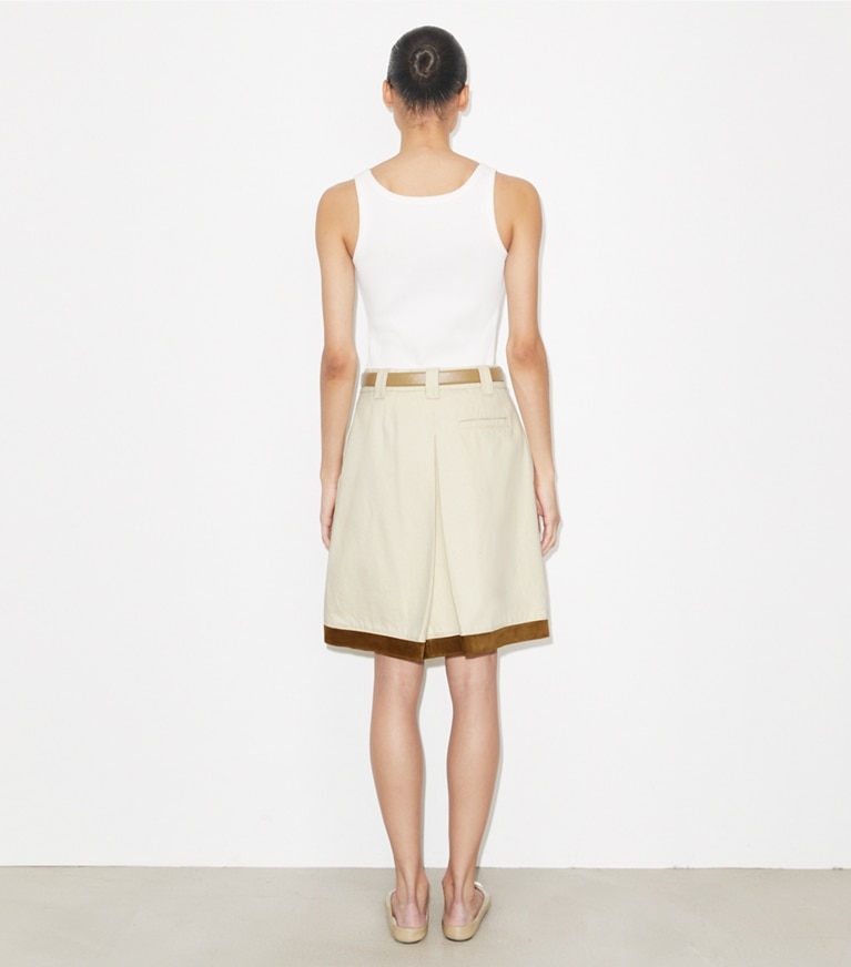 Tory Burch designer unterteile Jeansrock in Beige on model back