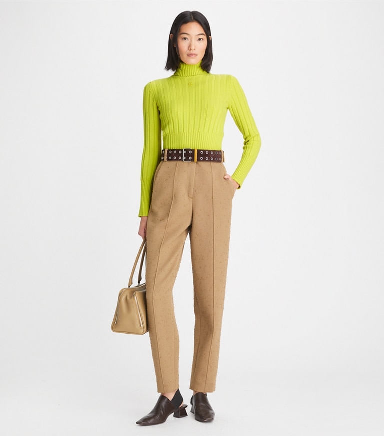 Tory Burch diseñador suéteres Jersey de cuello alto de punto acanalado en Green Chartreuse en el modelo (frente)