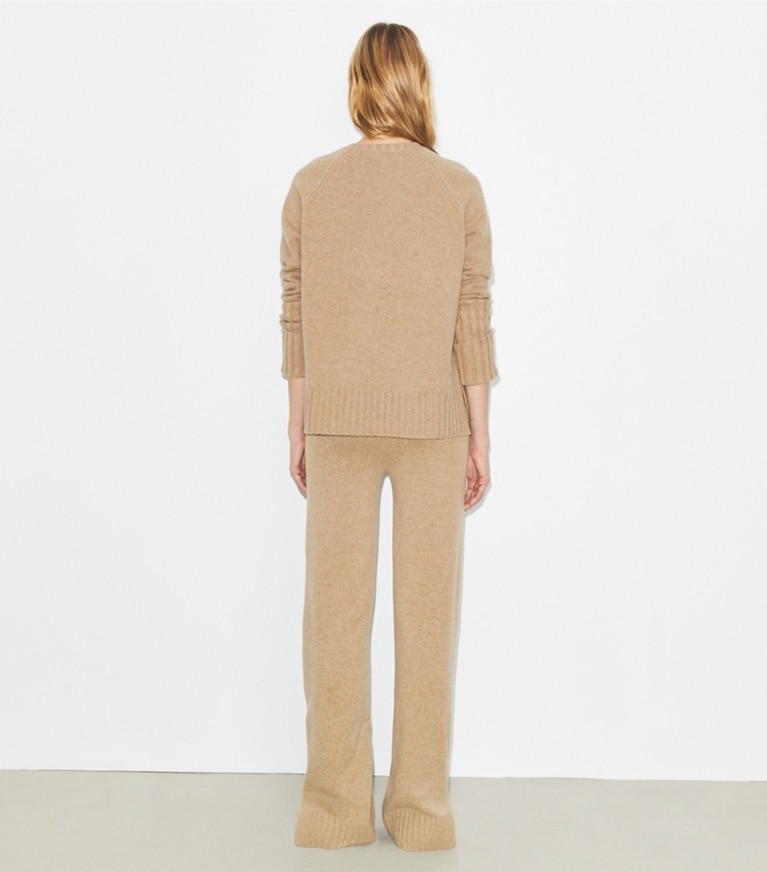 Tory Burch diseñador suéteres Jersey de lana merina en Melange Oatmeal en el modelo (espalda)