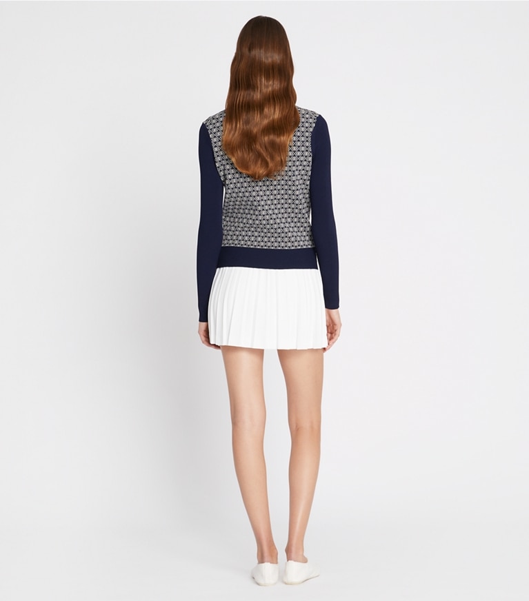 Tory Sport diseñador suéteres Jersey de punto técnico con monograma de T en Tory Navy T Mono Knit Small en el modelo (espalda)