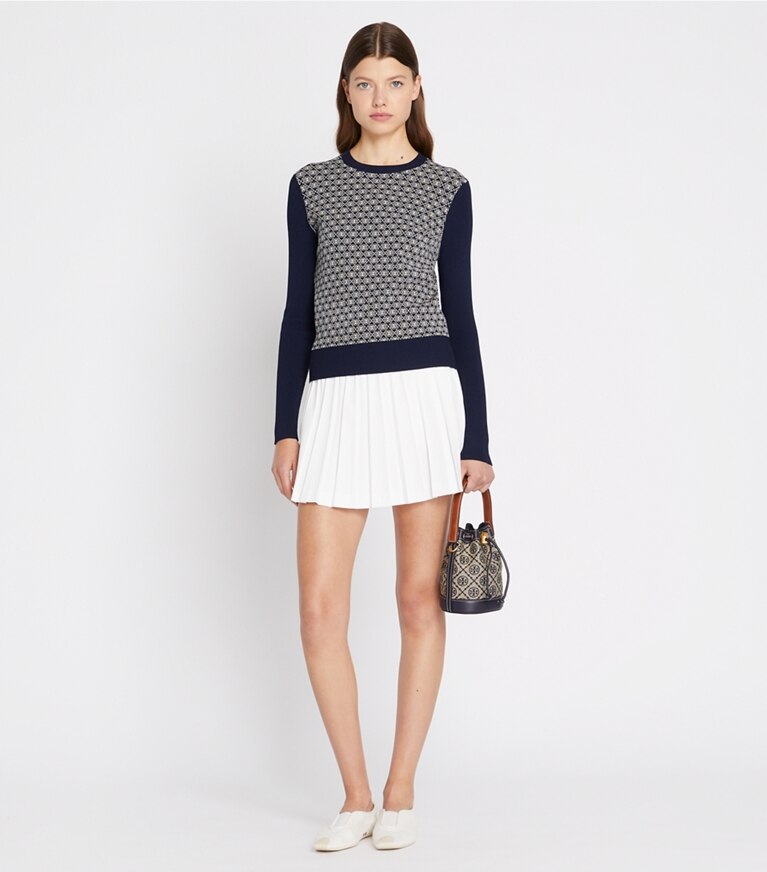 Tory Sport diseñador suéteres Jersey de punto técnico con monograma de T en Tory Navy T Mono Knit Small en el modelo (frente)