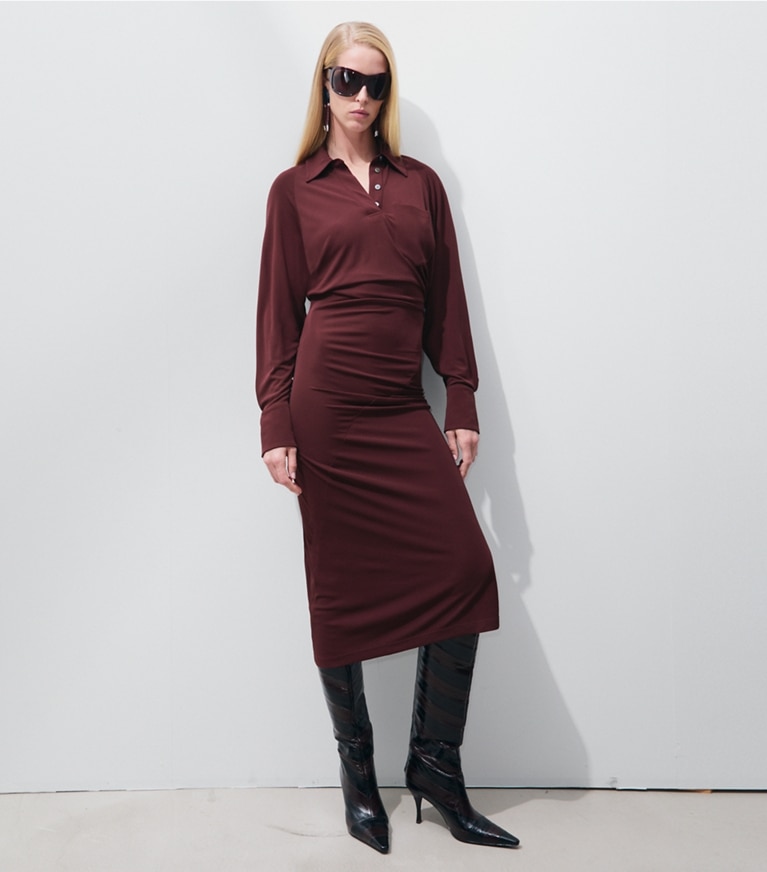 Tory Burch designer kleider Jerseykleid mit Bündchen in Mahogany modell von vorn