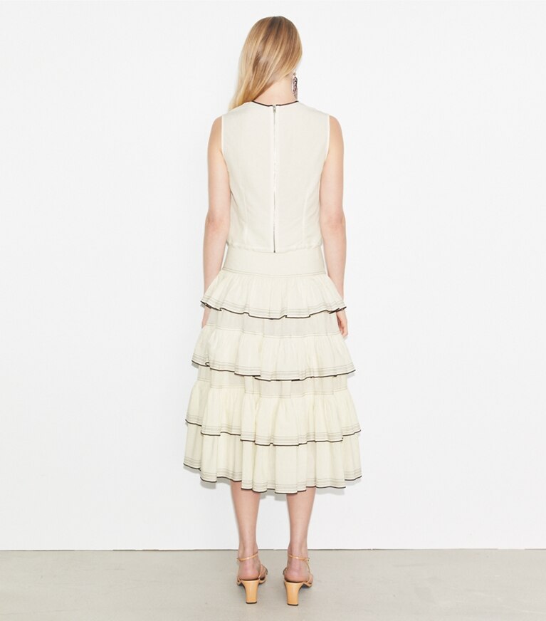 Tory Burch designer bas Jupe à volants en coton dans Biscuit sur modèle, de dos