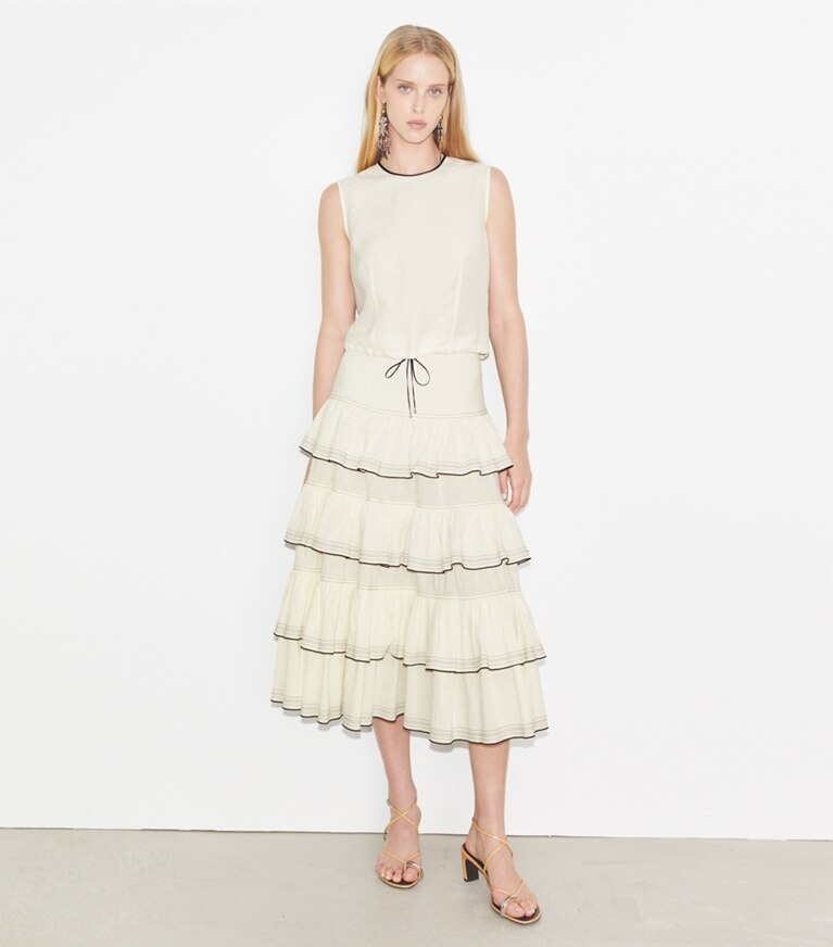 Tory Burch designer bas Jupe à volants en coton dans Biscuit sur modèle, de face