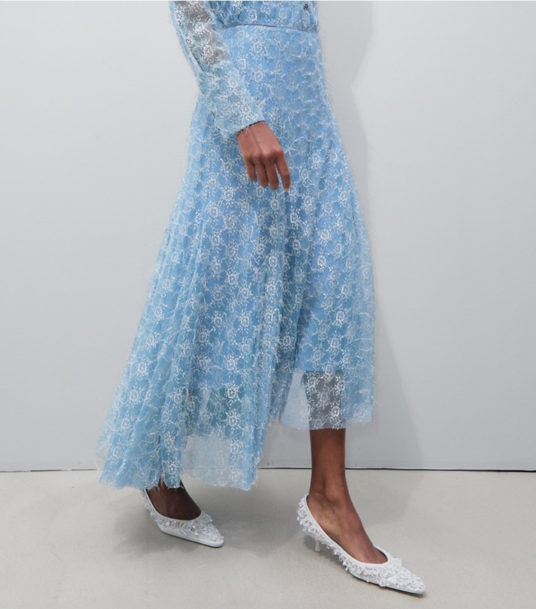 Tory Burch designer bas Jupe étagée en dentelle de Chantilly dans Blue Porcelain détail sur modèle