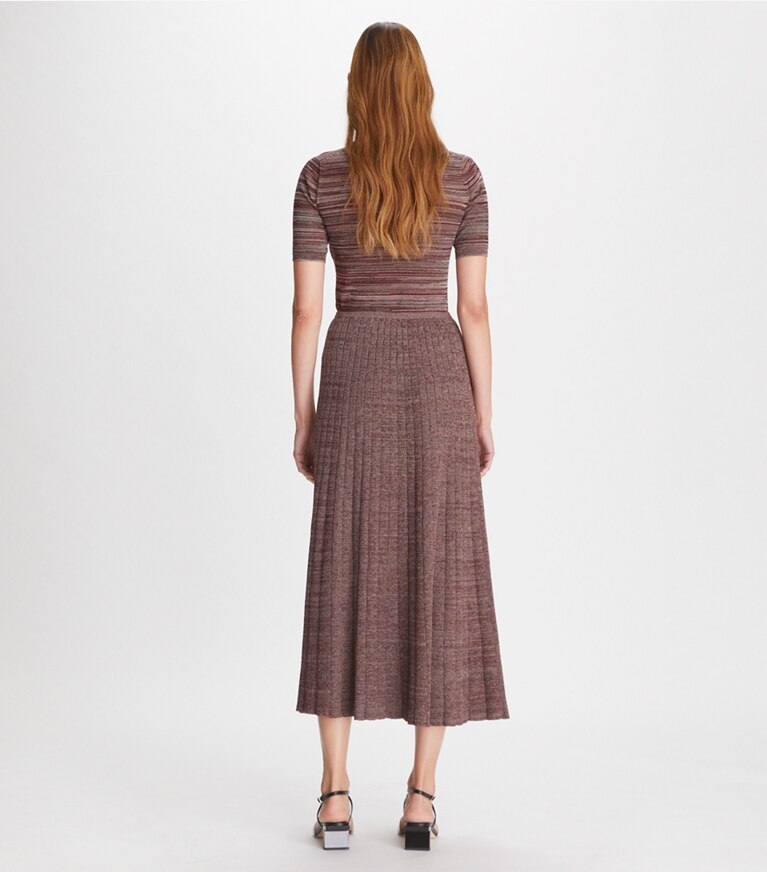 Tory Burch designer bas Jupe côtelée chinée dans Abalone Ivory / Dark Rustic Red / Black sur modèle, de dos