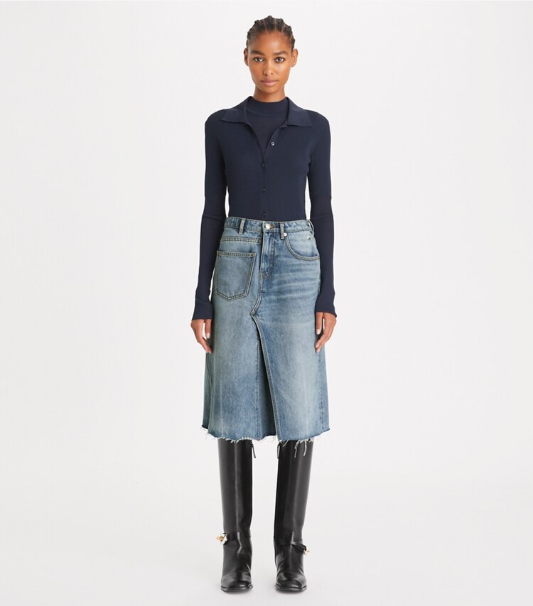 Tory Burch designer bas Jupe déstructurée en denim in Worn Vintage Wash sur mannequin, devant