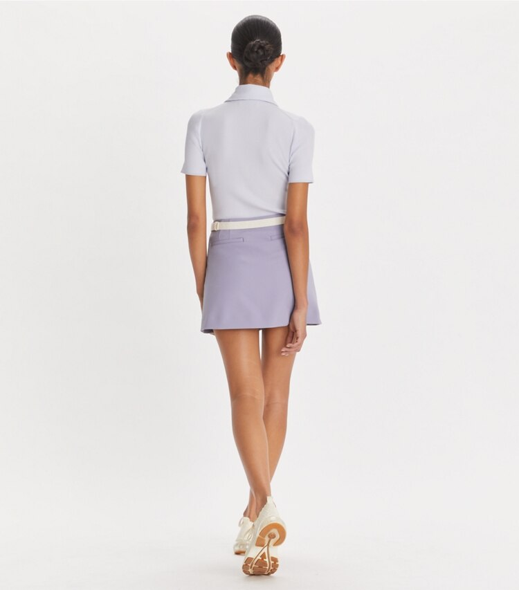 Tory Sport designer bas Jupe de golf à volants extensible dans Lilac Whisper sur modèle, de dos