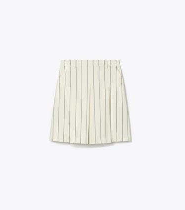 Tory Sport designer bas Jupe de golf en laine technique dans New Ivory Light Stripe de face