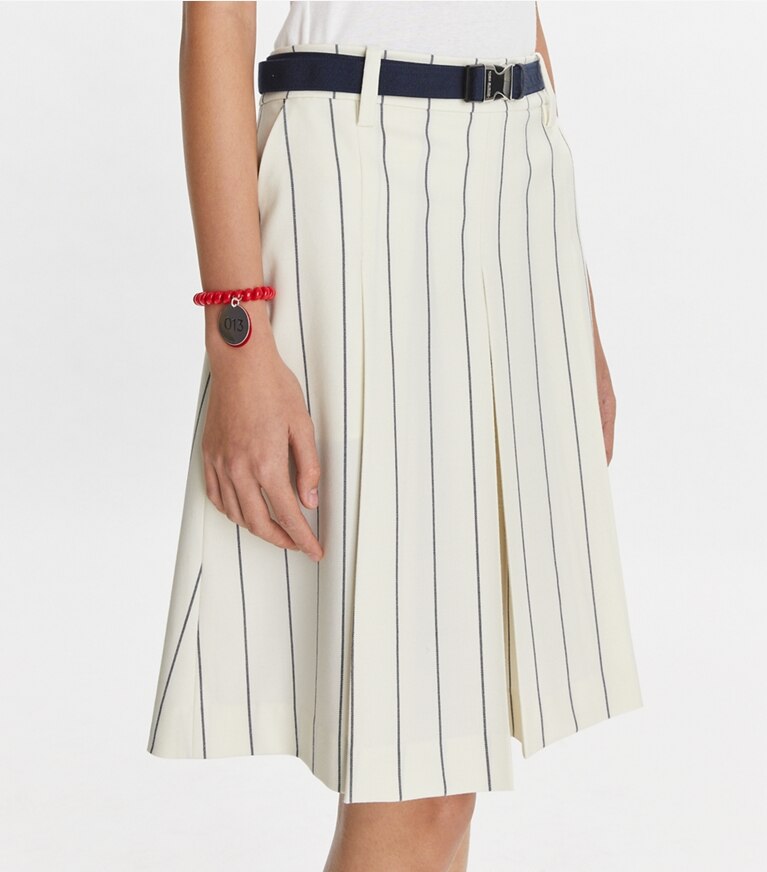Tory Sport designer bas Jupe de golf en laine technique dans New Ivory Light Stripe détail sur modèle
