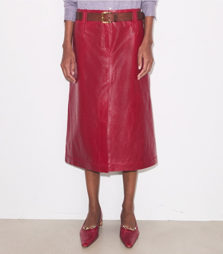Tory Burch designer bas Jupe en cuir in Rouge on model detail