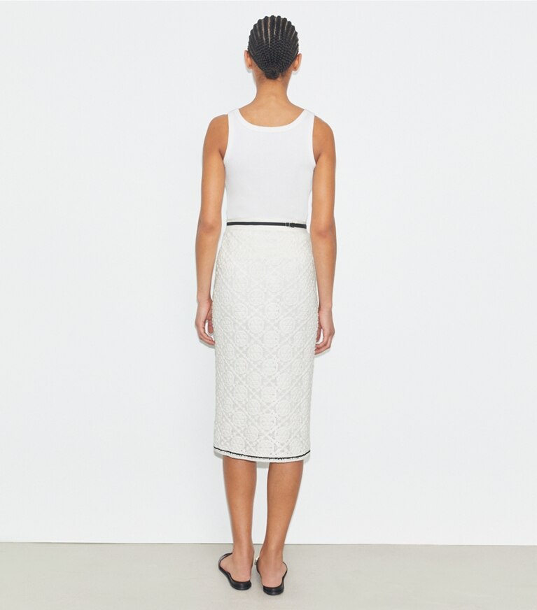 Tory Burch designer bas Jupe en dentelle de coton à logo dans White sur modèle, de dos