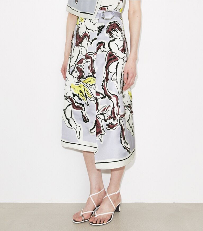 Tory Burch designer bas Jupe en satin imprimé in Lilac Cherubs on model detail