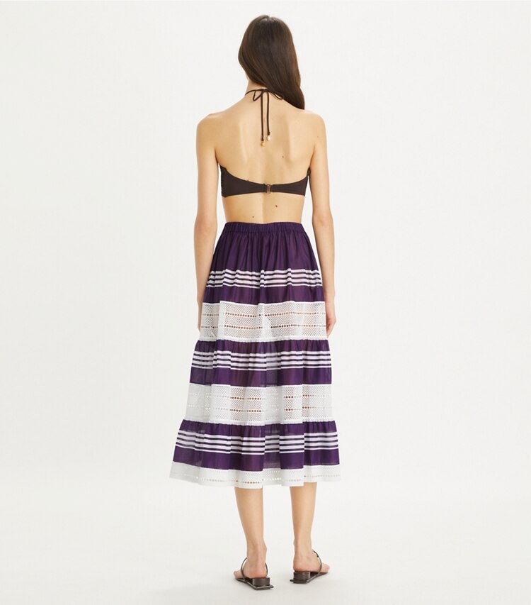 Tory Burch designer paréos Jupe midi en coton rayé dans Deep Purple sur modèle, de dos