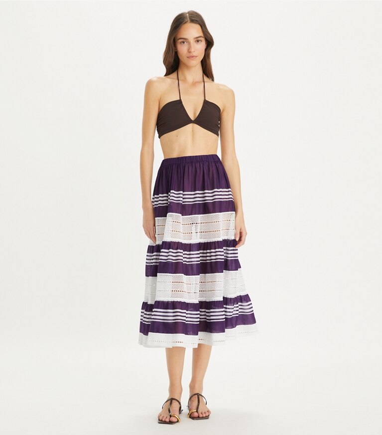 Tory Burch designer paréos Jupe midi en coton rayé dans Deep Purple sur modèle, de face
