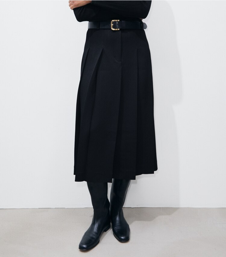 Tory Burch designer bas Jupe plissée en sergé ajustée dans Black détail sur modèle
