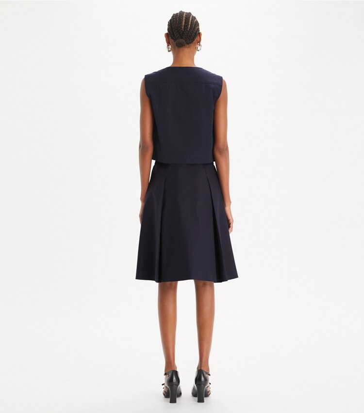 Tory Burch designer bas Jupe plissée en sergé in Medium Navy on model back
