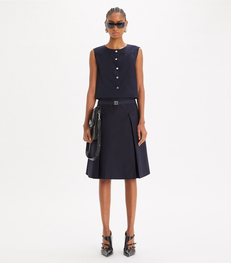 Tory Burch designer bas Jupe plissée en sergé in Medium Navy sur mannequin, devant