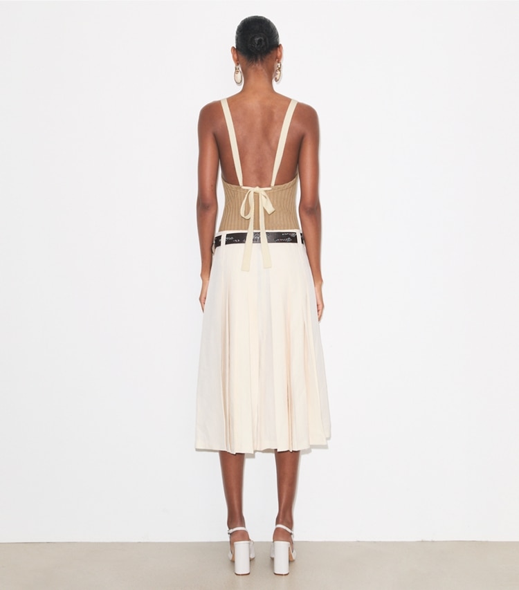 Tory Burch designer bas Jupe plissée in Cream on model back