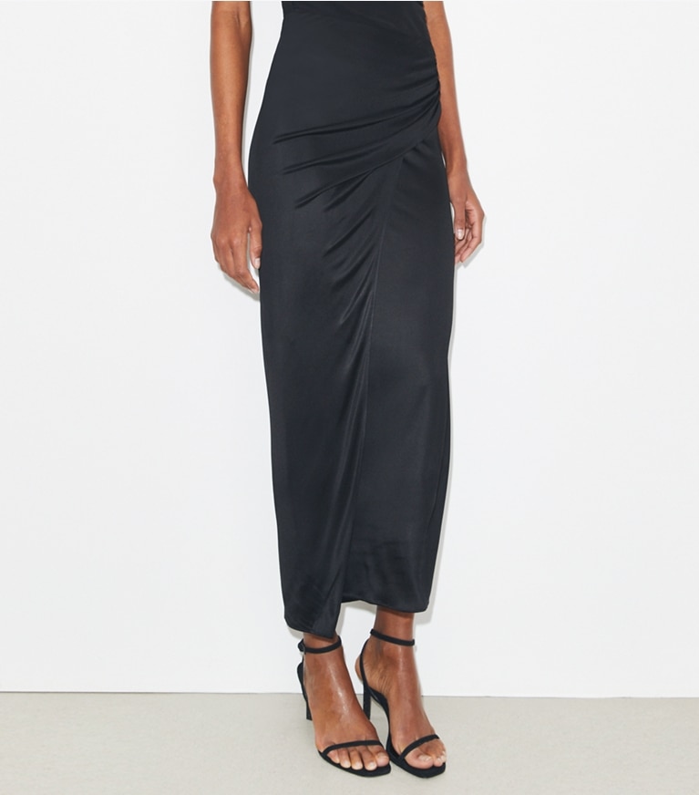 Tory Burch designer bas Jupe portefeuille en jersey dans Black détail sur modèle